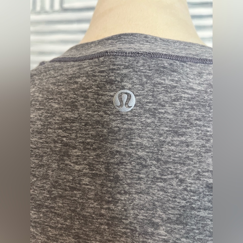 Lululemon Short Sleeve T Shirt - EUC - Picture 6 of 6